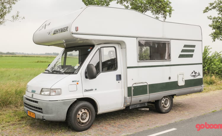 Camper familiare compatto e completo