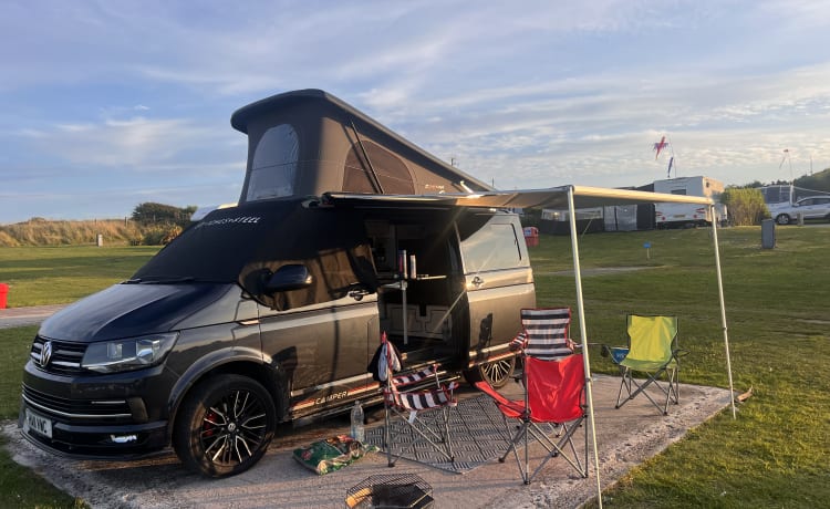 Luna – 4 berth Volkswagen campervan from 2017