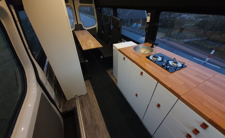 Bennie – 8p Mercedes (rolstoel)camperbus