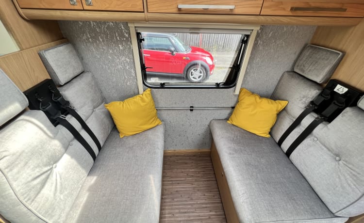 The Adventurer – 6 berth Peugeot AutoQuest 180 