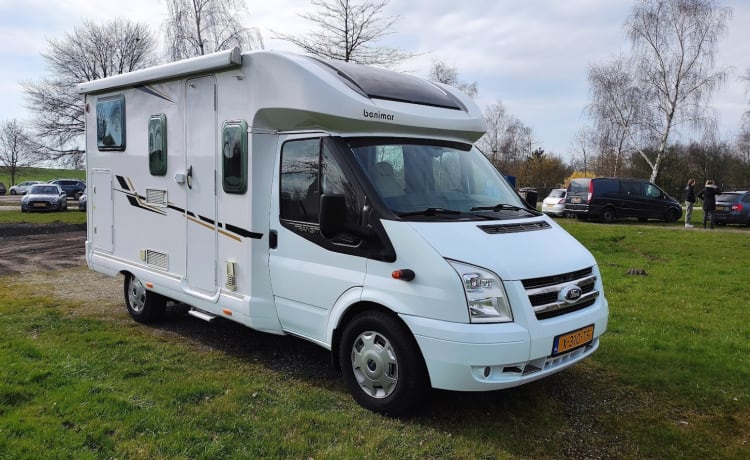 Benimar Tessoro 400, 4 Personen, 2012, Teilintegrierter