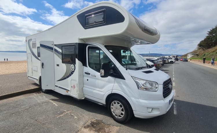 Gordon  – Ford Transit Chausson met 6/7 slaapplaatsen uit 2016