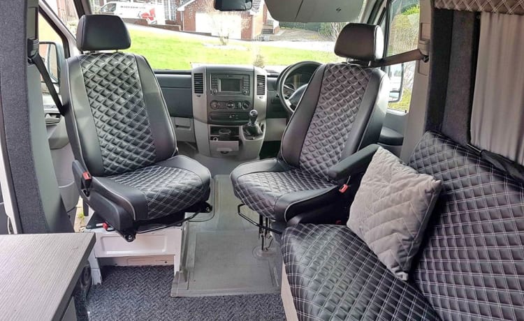 The Bungalow – 2 berth VW Crafter