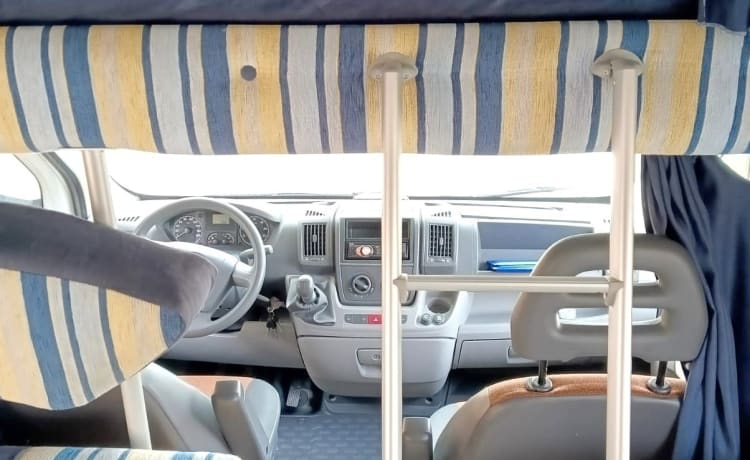 Giuliana – Camper 6 posti viaggio e 6 posti letto