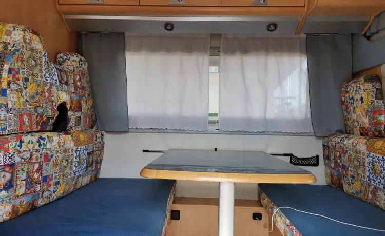 Double climate and full optional 6 seater camper - Miller Illinois