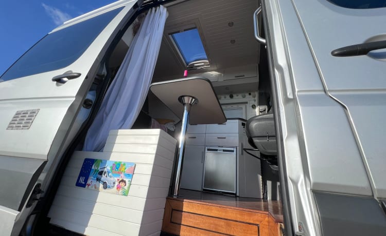 Dora – Campervan Valencia NL