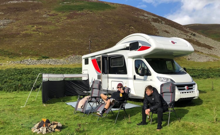 Superbe camping-car familial prêt pour les aventures écossaises