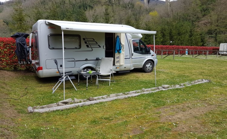 Camper – Camping-car Hymer, 2 personnes, tout équipé