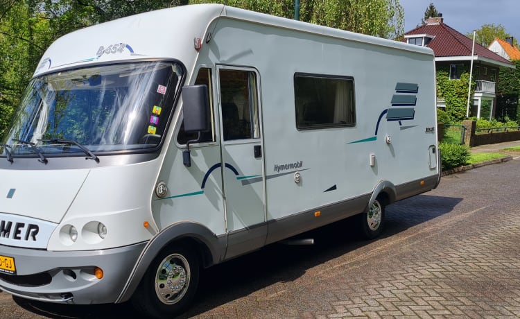 B654 – Hymer mit E-Scooter