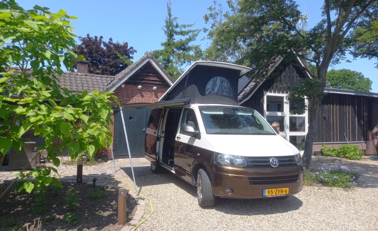 Rinus – 4p Volkswagen t5 150 hp automatic bus camper