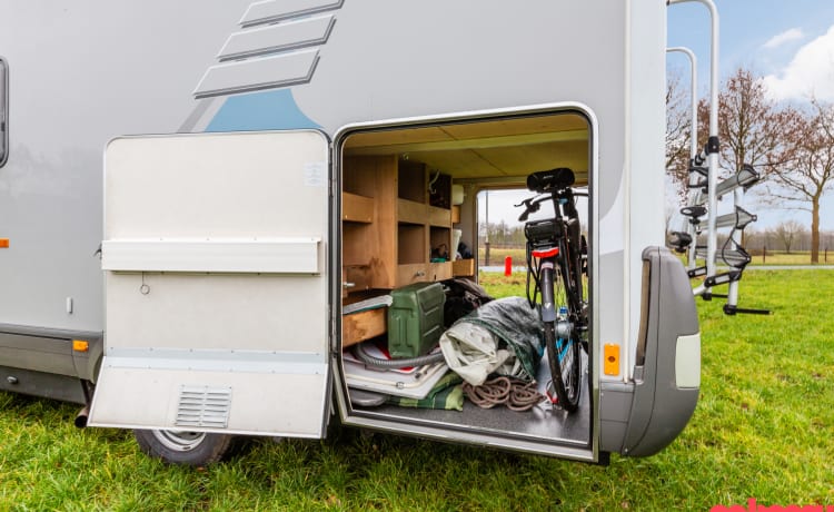 Voyagez confortablement avec 2 à 4 personnes dans cette machine !