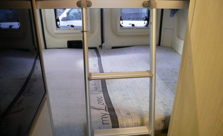 Chausson4, 4 sleeping- 4 seats, Bunk bed!
