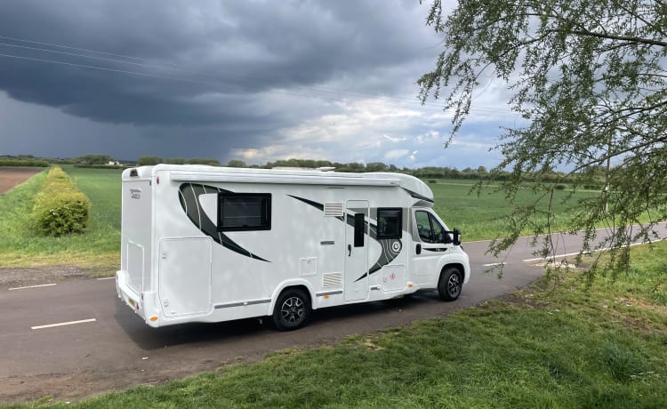 Archie the Automatic – Chausson halfintegraal met 4 slaapplaatsen uit 2019