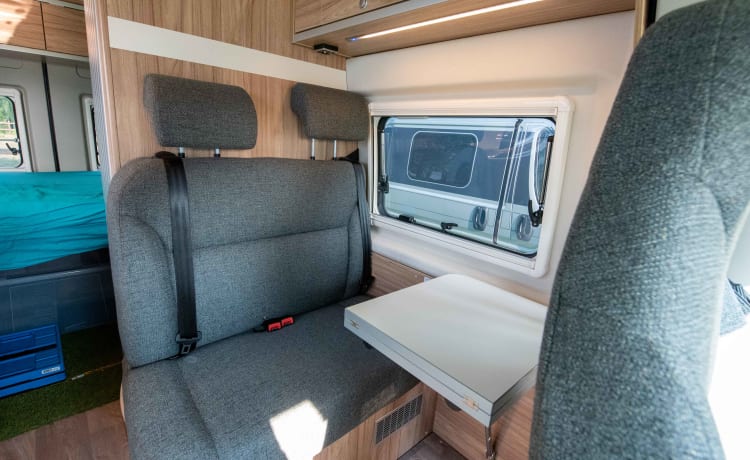 Hymer Ayers Rock 2022 with sleeping roof for 2 or 4 people