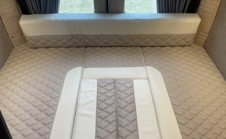 Benson – Ford Campervan mit 4 Schlafplätzen ab 2021