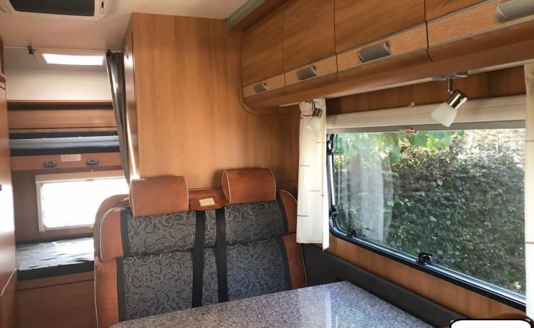 Beautiful, spacious camper with heating and air conditioning