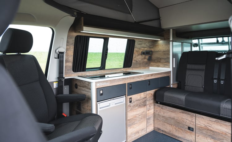 Blue Thunder  – Nieuwe VW-camper met 22 platen 4-persoons SWB T6.1 T30 DSG 7-traps automaat