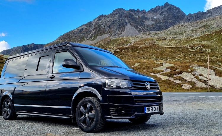 Monika – Vw Family T5 - LWB-campervan voor 4 personen