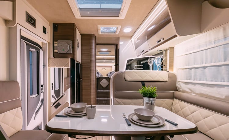 McLouis Carat 873 - Model 2023 - Volledig Uitgerust - 6 Personen