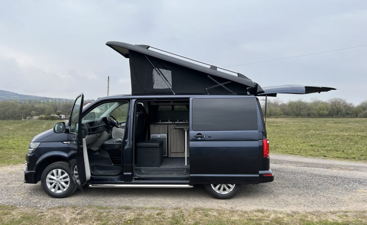 HJG - KAI – 4-persoons Volkswagen camper uit 2018