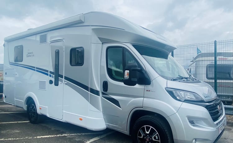 Camilla Camper – Fiat Dethleffs Luxury Motorhome 4 berth 