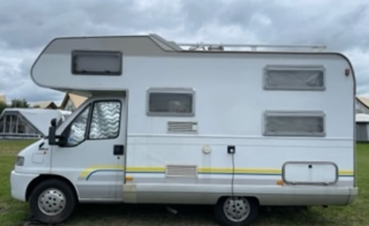 Fresh and complete family camper with bunk beds