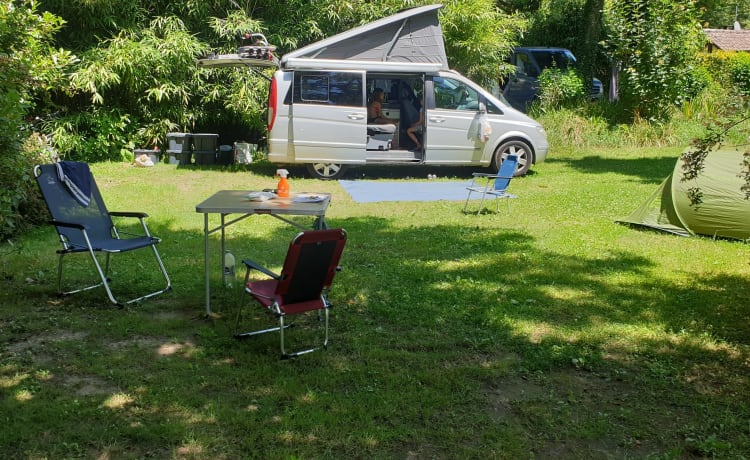 Mercedes Marco Polo with pop-up roof - Compact and comfortable travelling