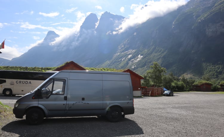 Tinus Transit – Gezellige en zuinige Ford Transit camperbus 