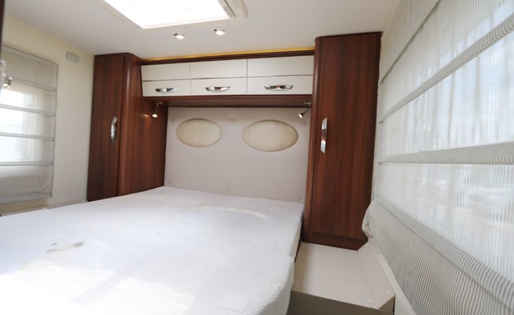 McLouis Sovereign 78 – Camper per 5 persone molto lussuoso e moderno, libertà con vero comfort