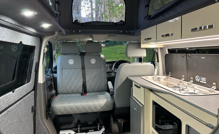 Hochwertiger Volkswagen Campervan mit 4 Schlafplätzen Leeds