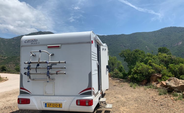 Memo – Camping-car alcôve Carado 6 personnes