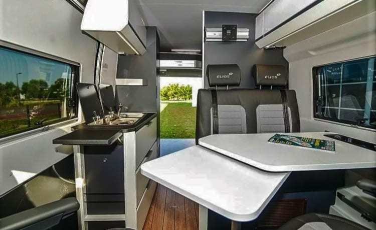 Ongi – Van equipped for 4 people with pop-up roof