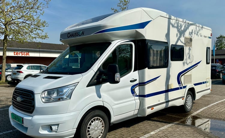 5p Burstner 726 Plus with single beds and electric fold-down bed