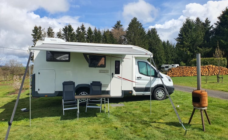 Twee airco's. Rijdt erg comfortabel – Equipe Roller luxueusement meublée avec des lits en longueur. Hauteur sous barrot de 2,10 m.