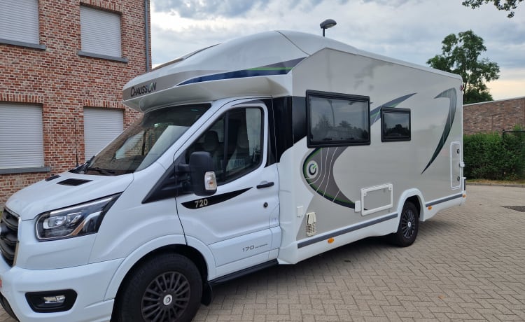 Chausson 720 Titanium Premium (chambre séparée avec lit superposé !)