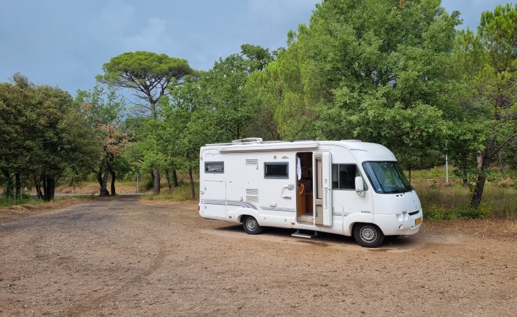 MyRapidoHome – Camping-car intégral Rapido spacieux pour 4 personnes