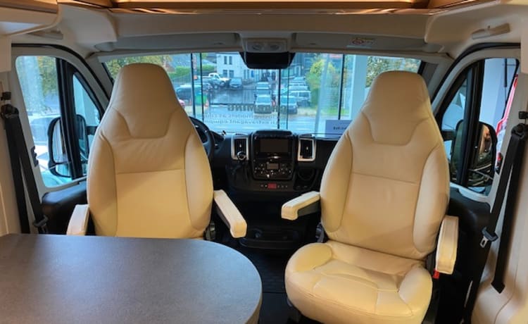 Carthago Malibu 640 LE Coupé First Class zwei Zimmer – Jahr 2024