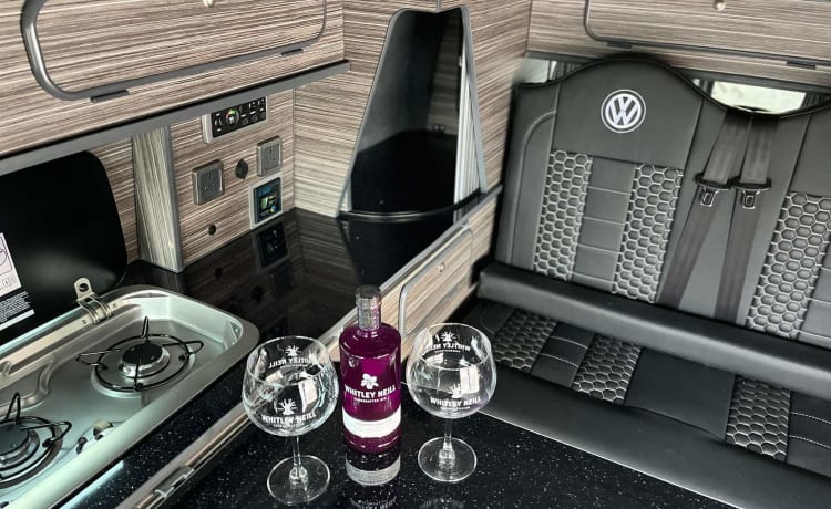 Angus – Luxury VW T6 Campervan Conversion