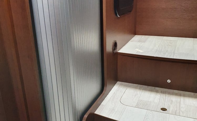 Camper de Luxe – ⭐Luxury and complete! with single length beds ⭐