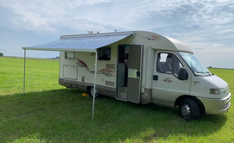 Camping-car de tourisme rétro confortable.