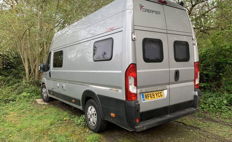 Dreamer – 5 berth Fiat Ducato camper van