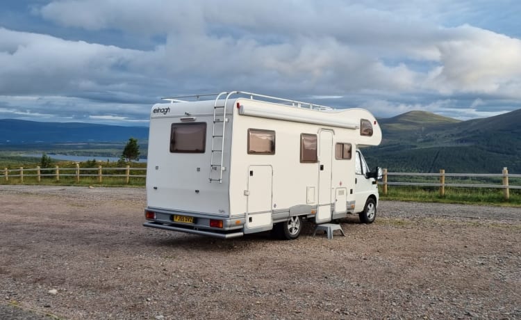 Ellie – Comfortable 4-Berth Motorhome with Large Garage for Hire