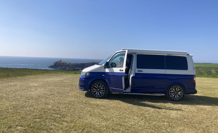 Colin – 4 berth Volkswagen campervan from 2014