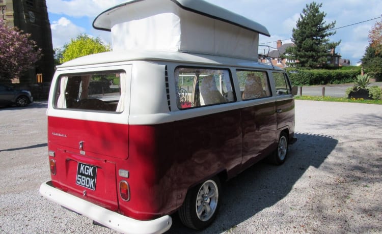 Poppy – Volkswagen Wohnmobil mit 2 Schlafplätzen aus dem Jahr 1971