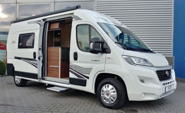 I-type – New bus camper with 4 permanent sleeping places