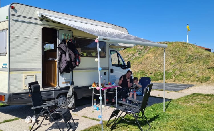 Joli camping-car familial, avec lits superposés, alcôve Fiat Ducato 230 de 1999