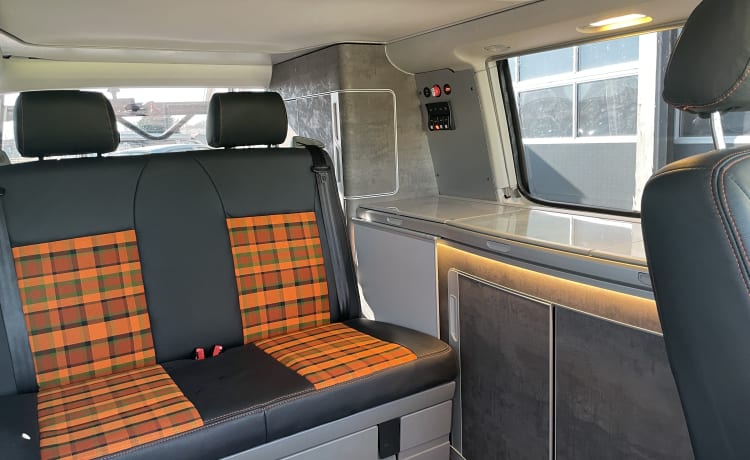 Aloha beach camper Orange – VW T6 Automaat