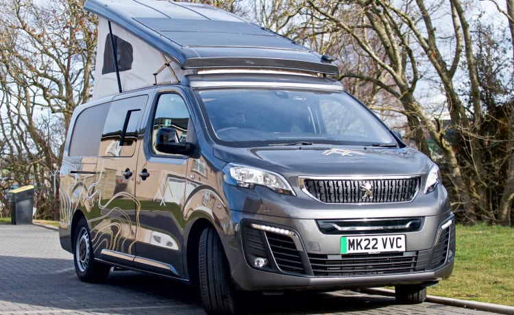 The Lomond – Camper elettrico di lusso per avventure sostenibili (ricarica inclusa)