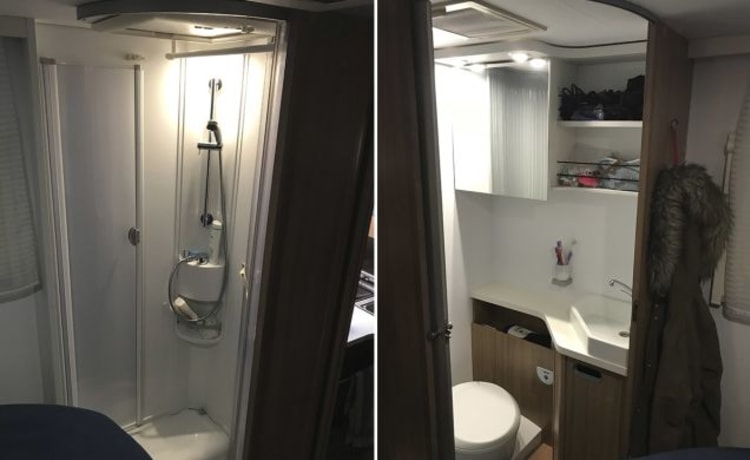 Luxury 5 Berth Motorhome (Edinburgh)