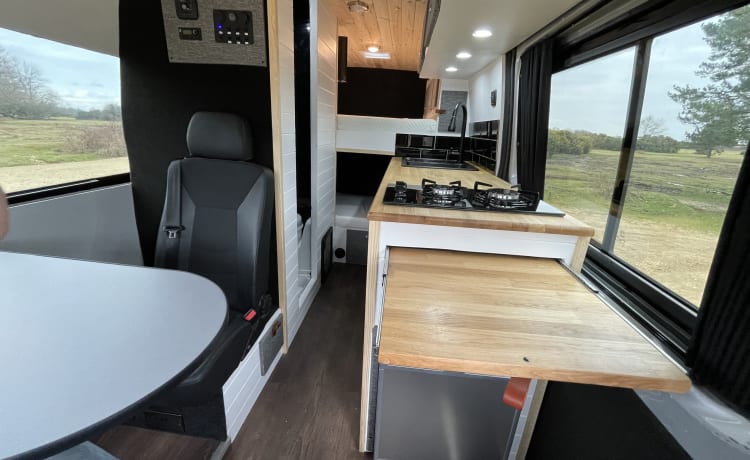 Jim – 'Jim' Luxueux Mercedes Sprinter Expedition Campervan Toit escamotable pour 5 personnes